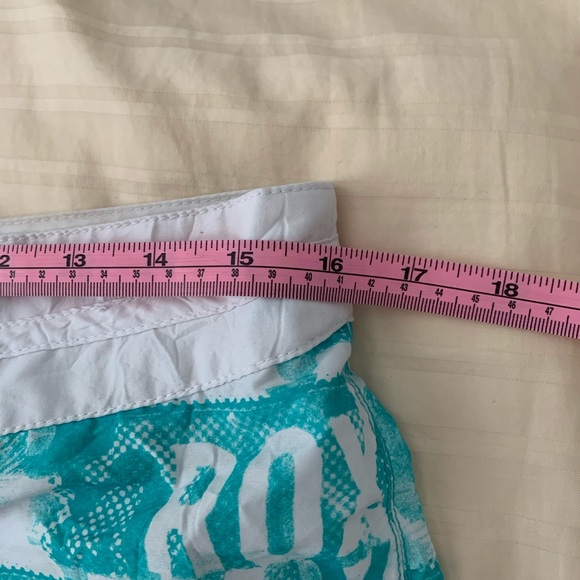 Roxy Shorts - Picture 2 of 4